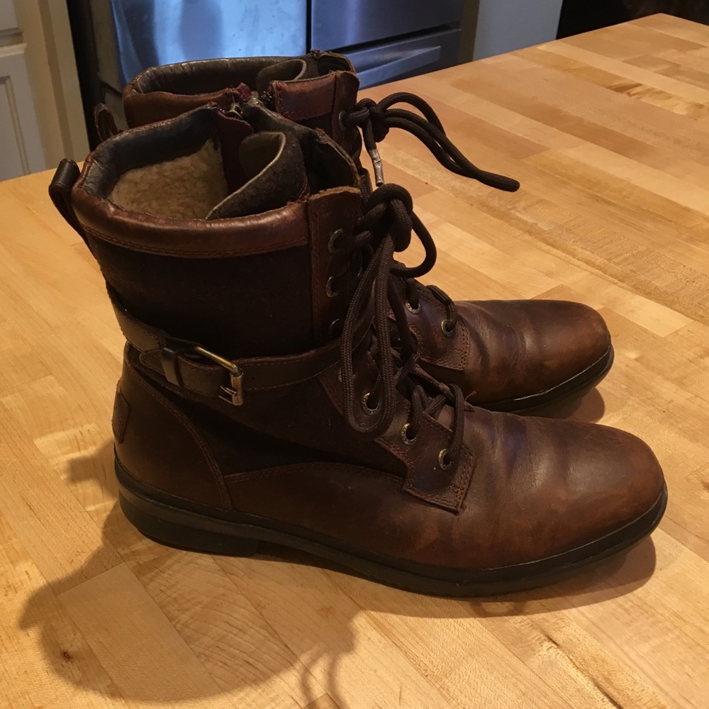 Ugg Kelsey boots.